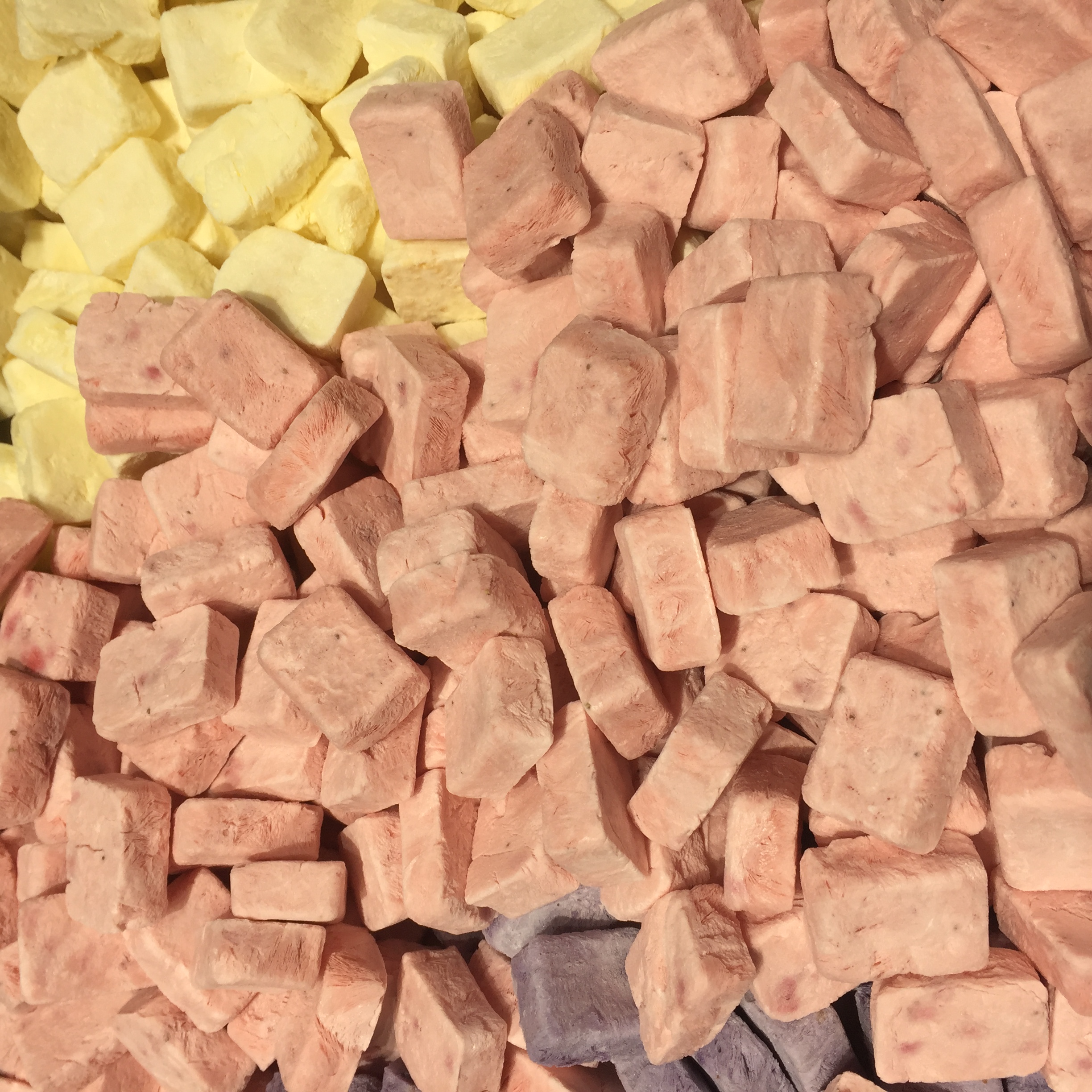 동결건조 식품 이미지는 이 밈의 문자 그대로의 배경을 떠올리게 해줍니다