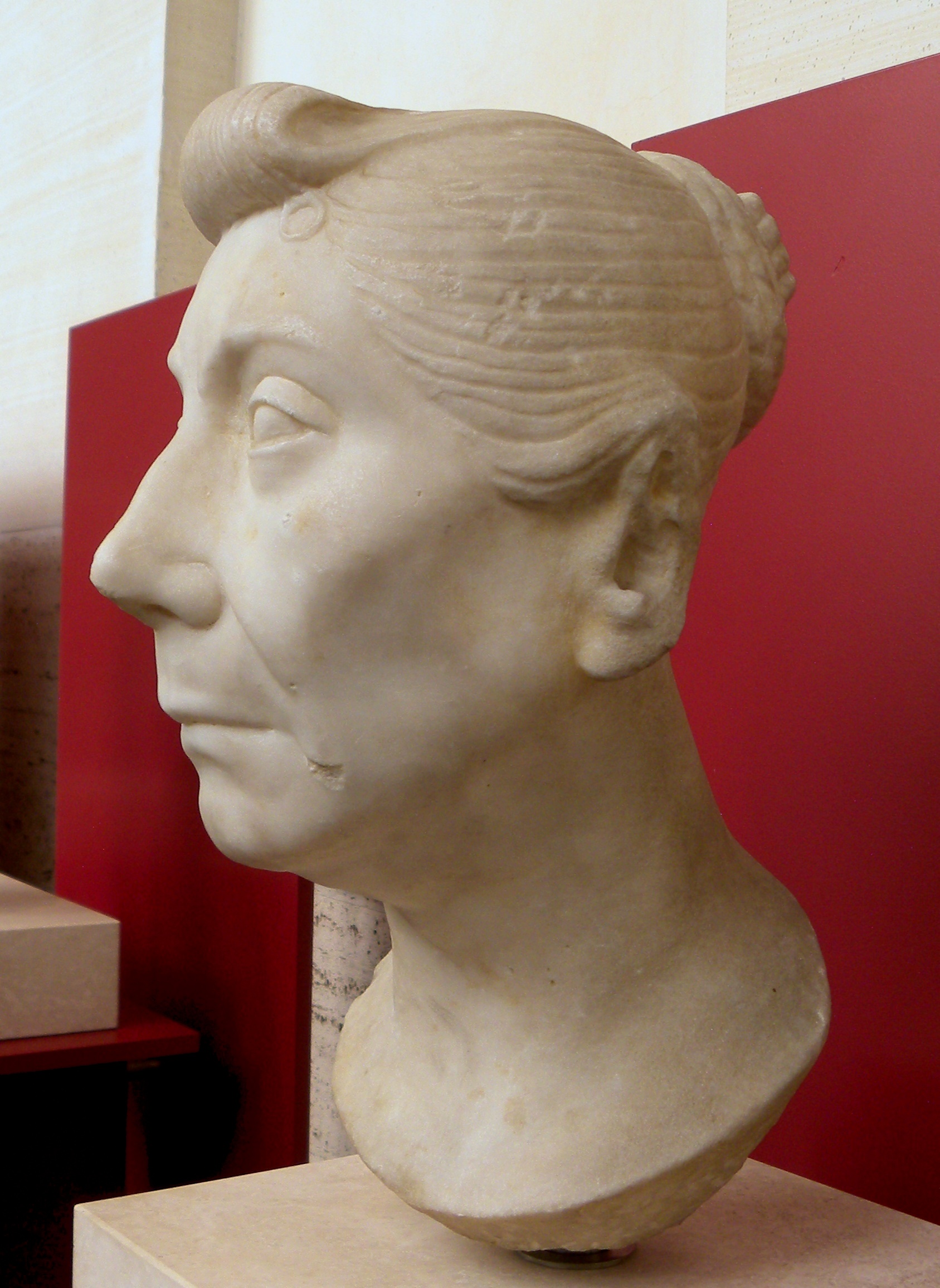 오바콤 글에서 떠올리기 쉬운 대표 이미지로 넣은 성숙한 여성 초상