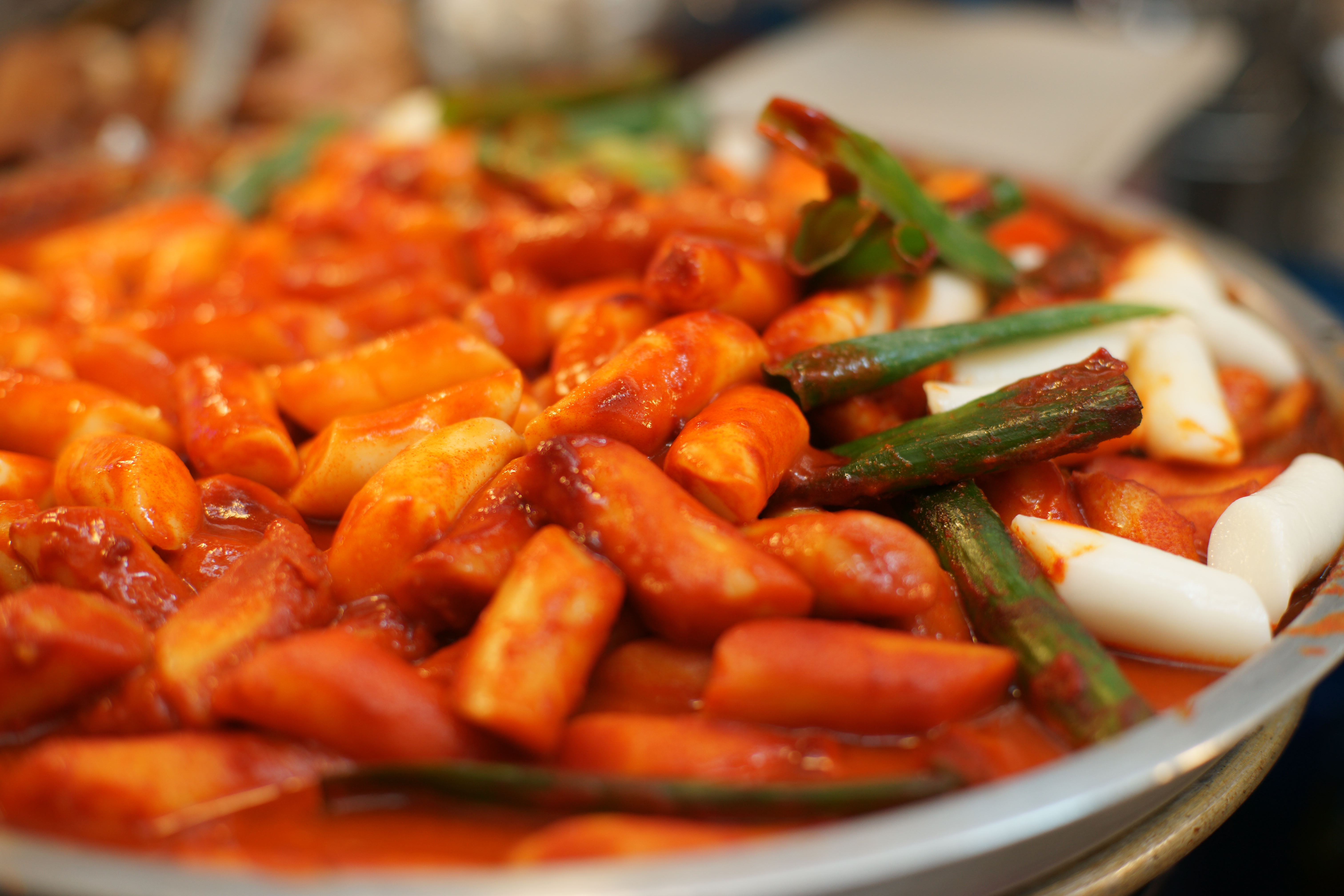 매운 떡볶이 사진. 위쑤시개라는 표현이 붙는 대표적인 음식 이미지를 함께 넣었습니다